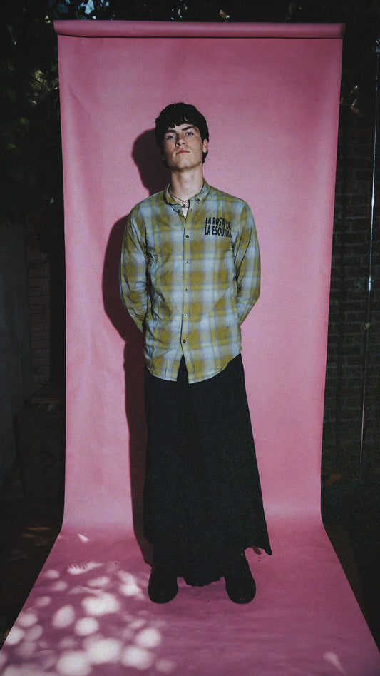 La Rosa vase button down