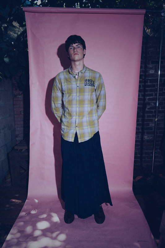 La Rosa vase button down
